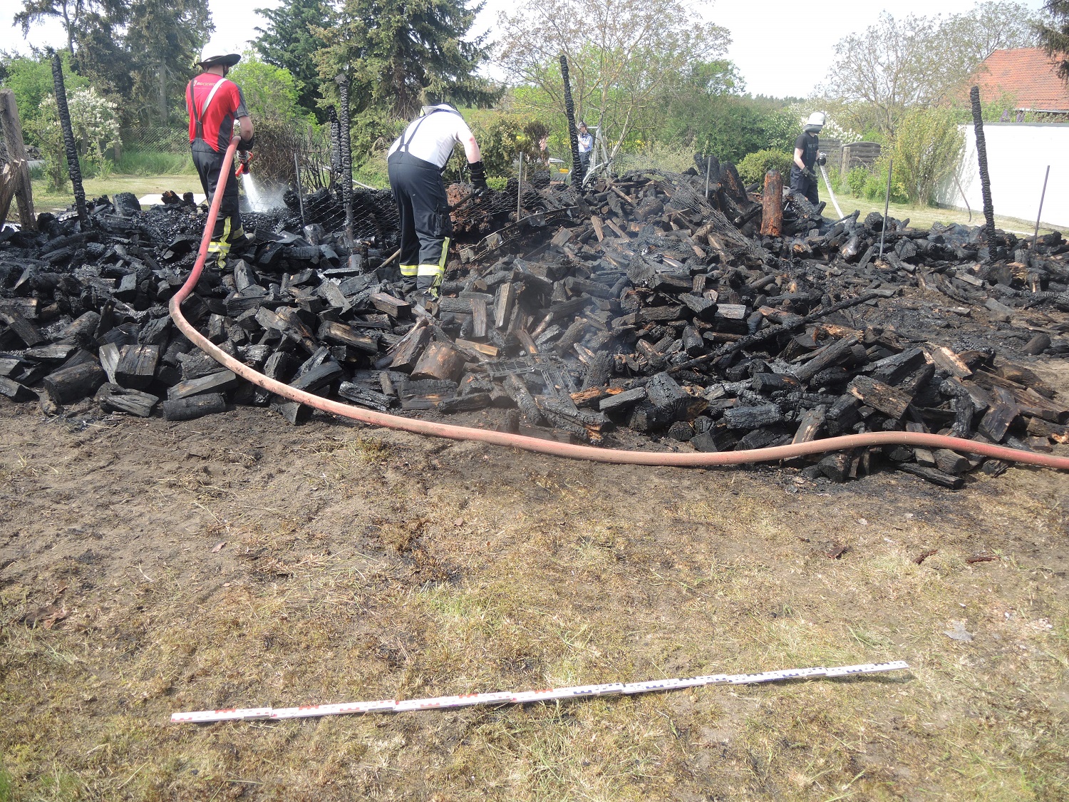 Holzstapel In Brand Geraten - Reportsan.de